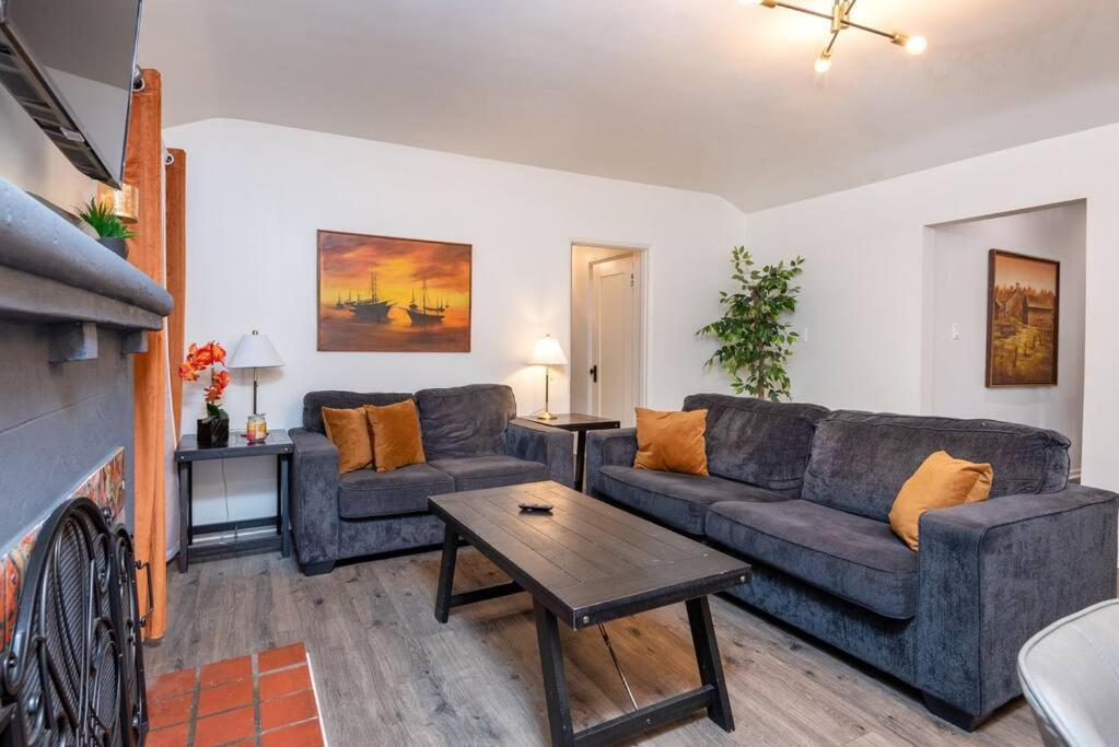 Chic And Spacious 3br Gem In La Los Ángeles