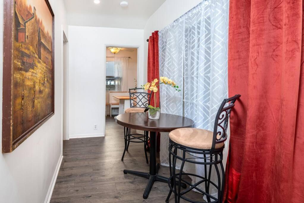 Appartement Chic And Spacious 3br Gem In La