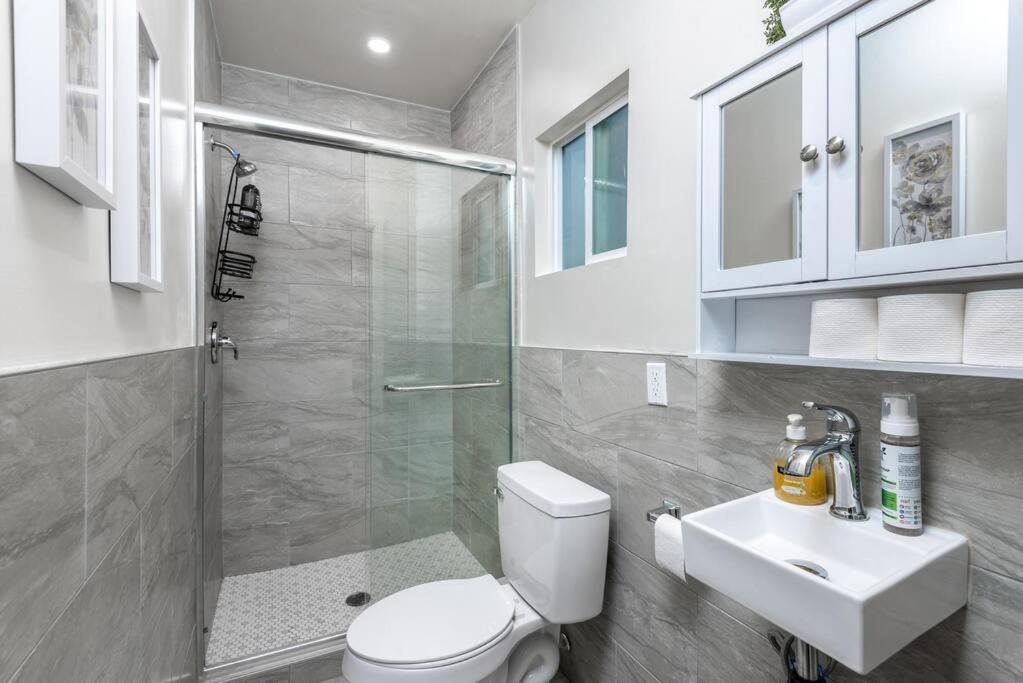 Appartement Chic And Spacious 3br Gem In La